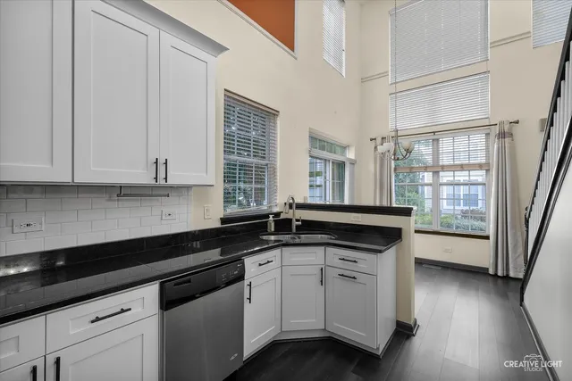 $2,400 | 230 St James Parkway, Unit A, Sugar Grove, IL 60554