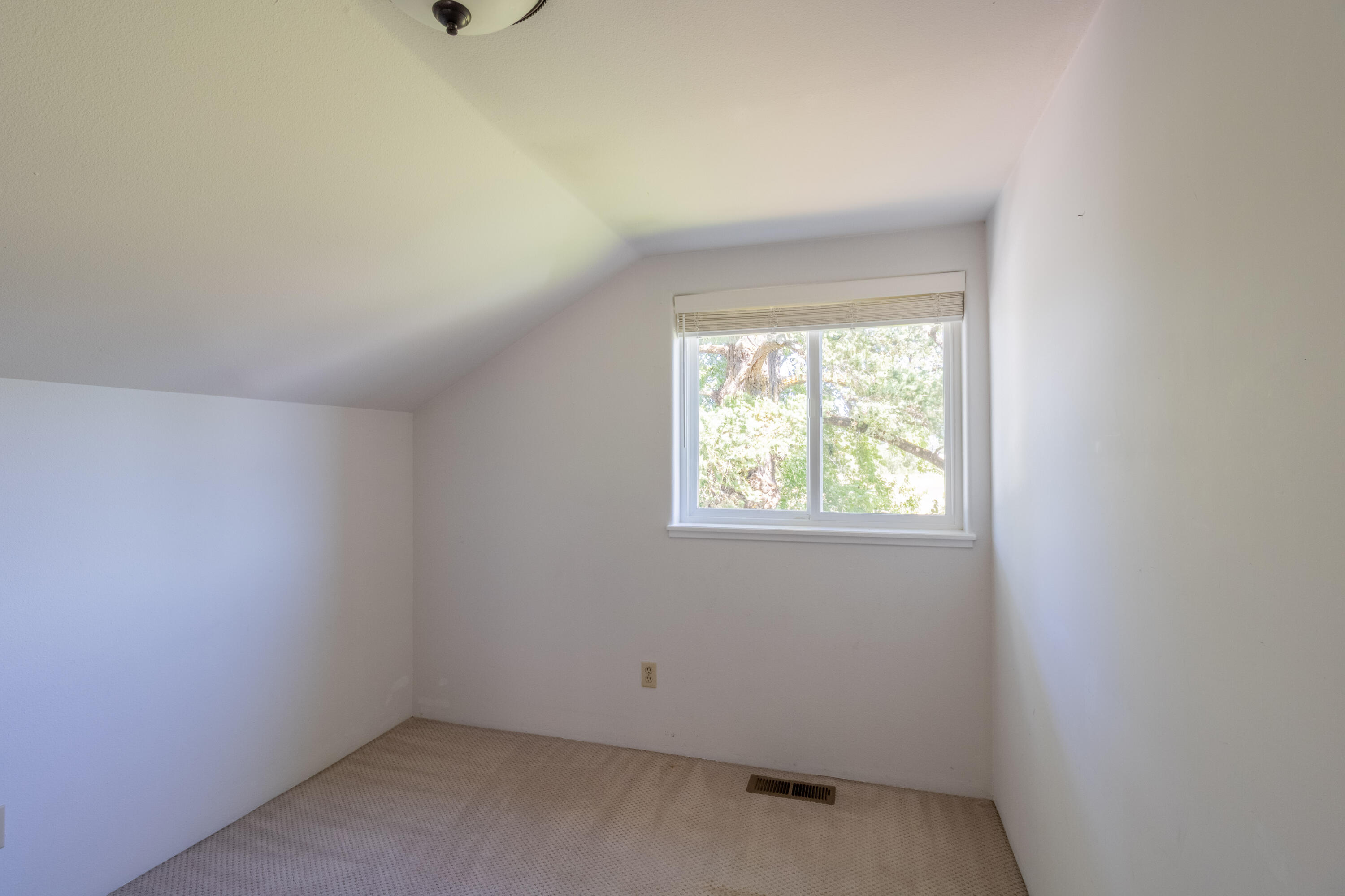 3317 Leonard Road Grants Pass, OR 97527 - Photo 35 of 62 35