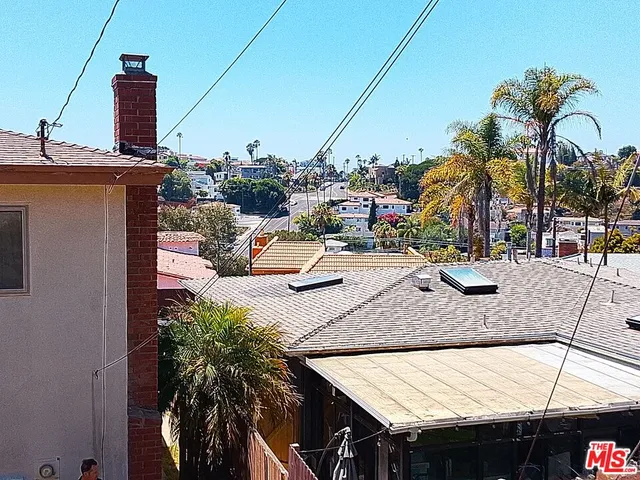 a view of outdoor space with sitting area
