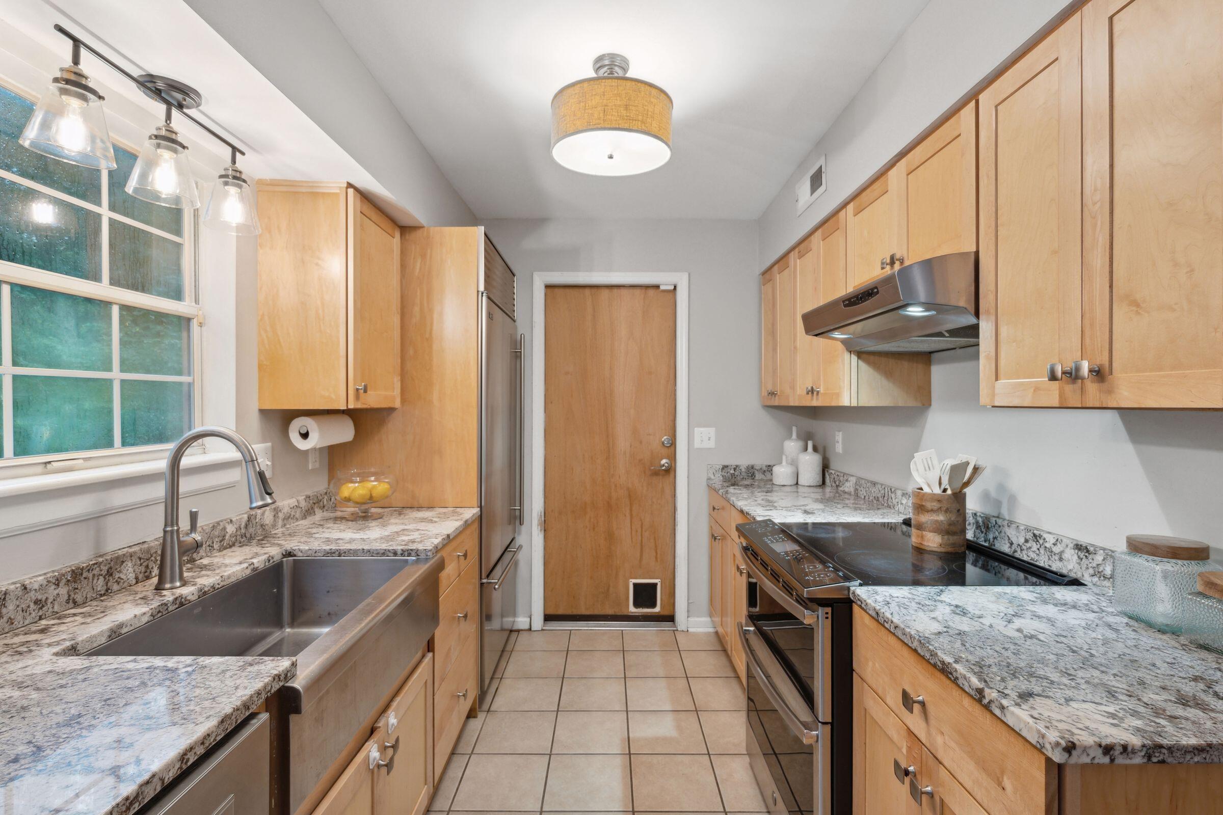 543 Castle Hall Road Mount Pleasant, SC 29464 - Photo 23 of 58 543CastleHallRd-KeenEyeMarketing-021