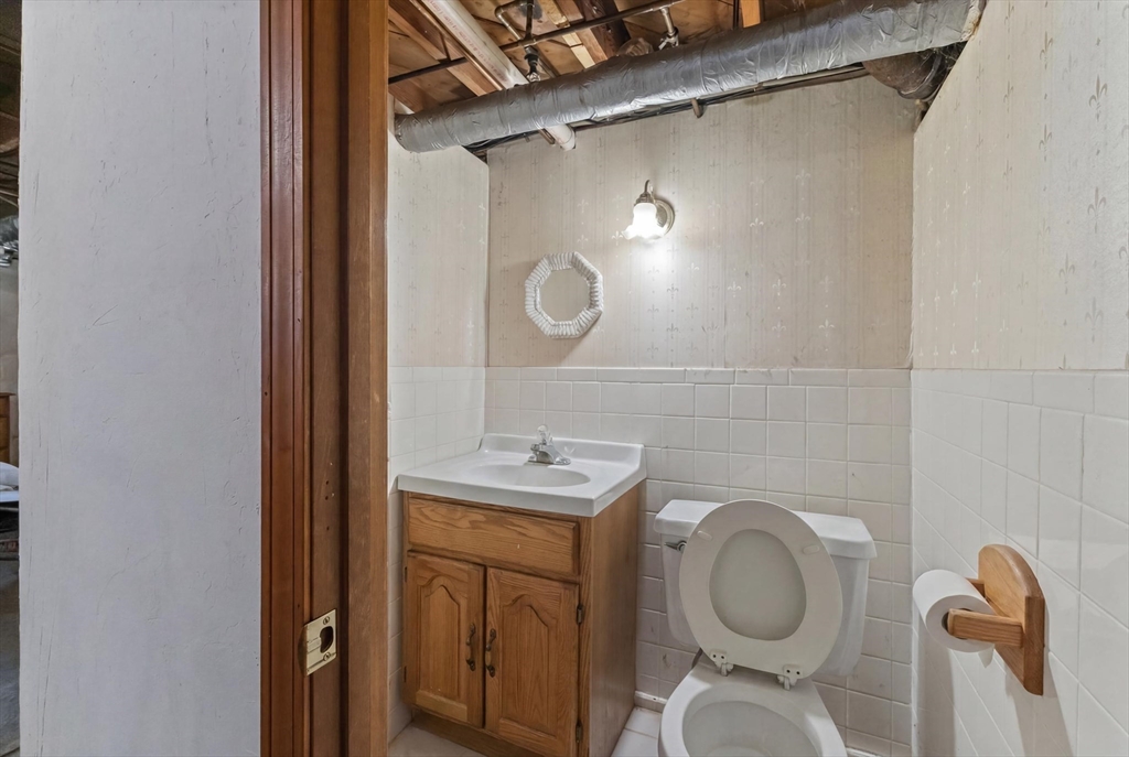 27 Kinnicutt Road Worcester, MA 01602 - Photo 23 of 38