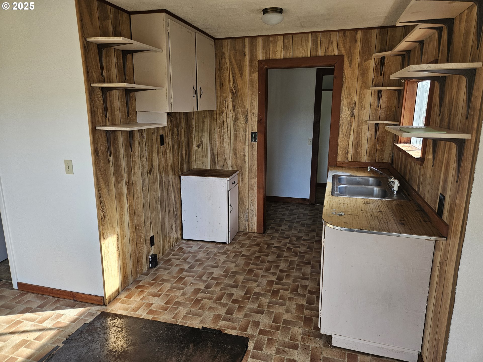 142 South Comstock Road Sutherlin, OR 97479 - Photo 2 of 12