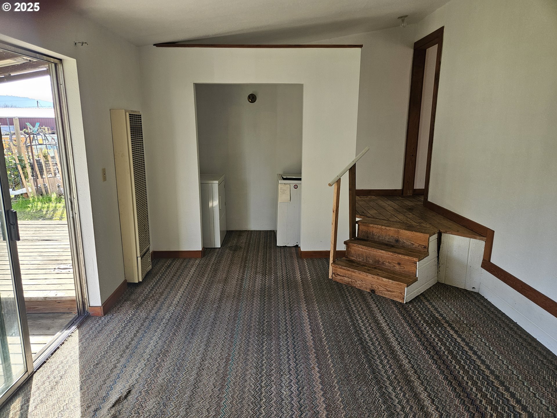 142 South Comstock Road Sutherlin, OR 97479 - Photo 6 of 12