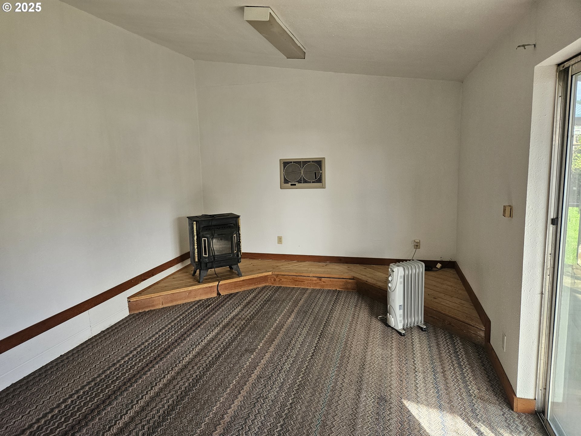 142 South Comstock Road Sutherlin, OR 97479 - Photo 7 of 12