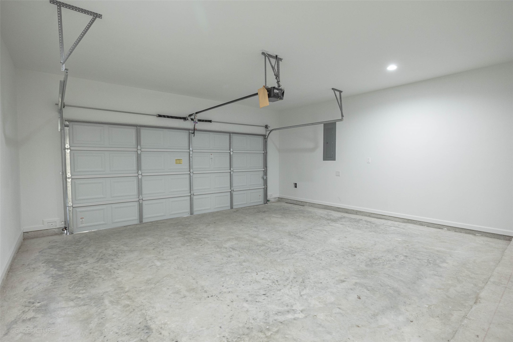 20733 Emerald Street Prairie View, TX 77484 - Photo 29 of 34 a view of a garage