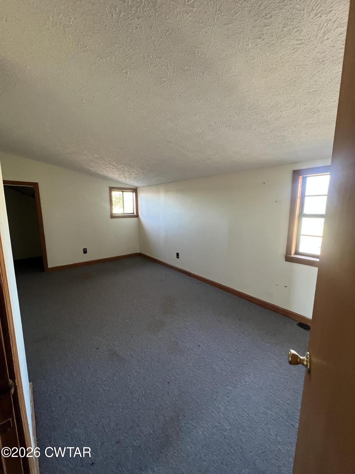 1527 Ashley Road Dyersburg, TN 38024 - Photo 13 of 14 an empty room with windows