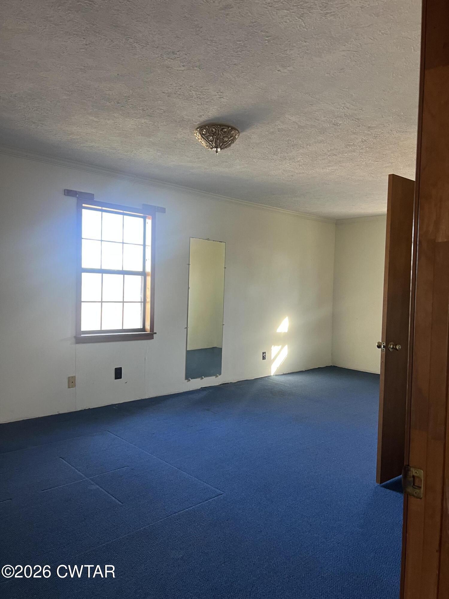 1527 Ashley Road Dyersburg, TN 38024 - Photo 6 of 14 an empty room with windows