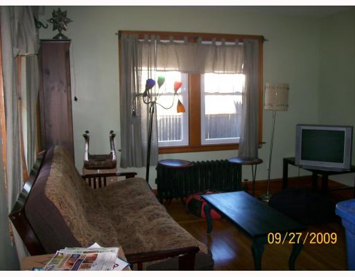351 Aqueduct Road Cranston, RI 02910 - Photo 3 of 6 Living Room.
