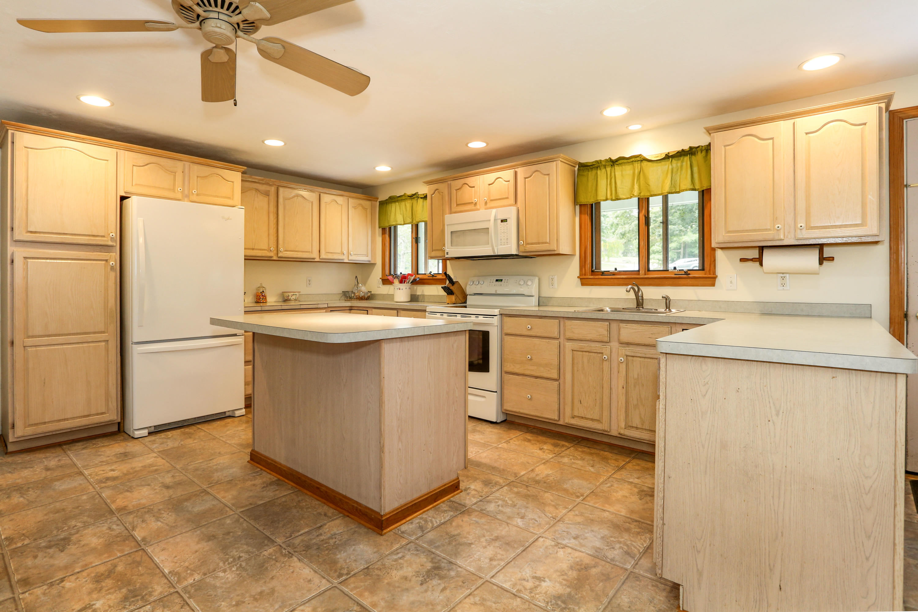 3 Andrew Road Sagamore Beach, MA 02562 - Photo 14 of 29 3AndLR-14