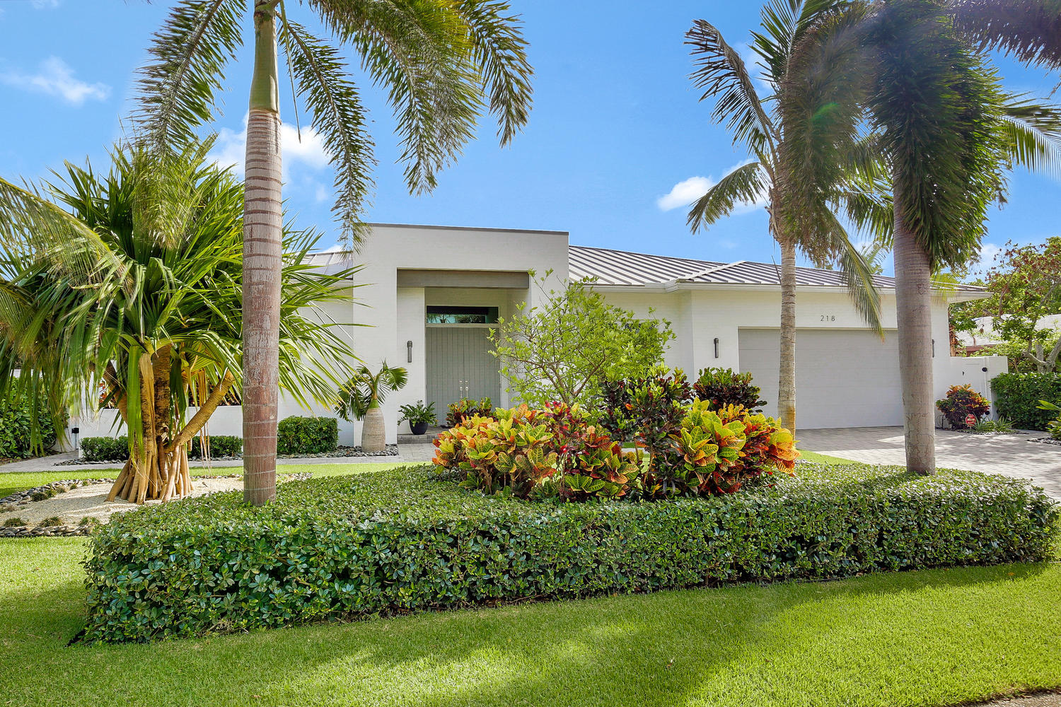 218 Bamboo Rd Palm Beach-large-003-20-Fr