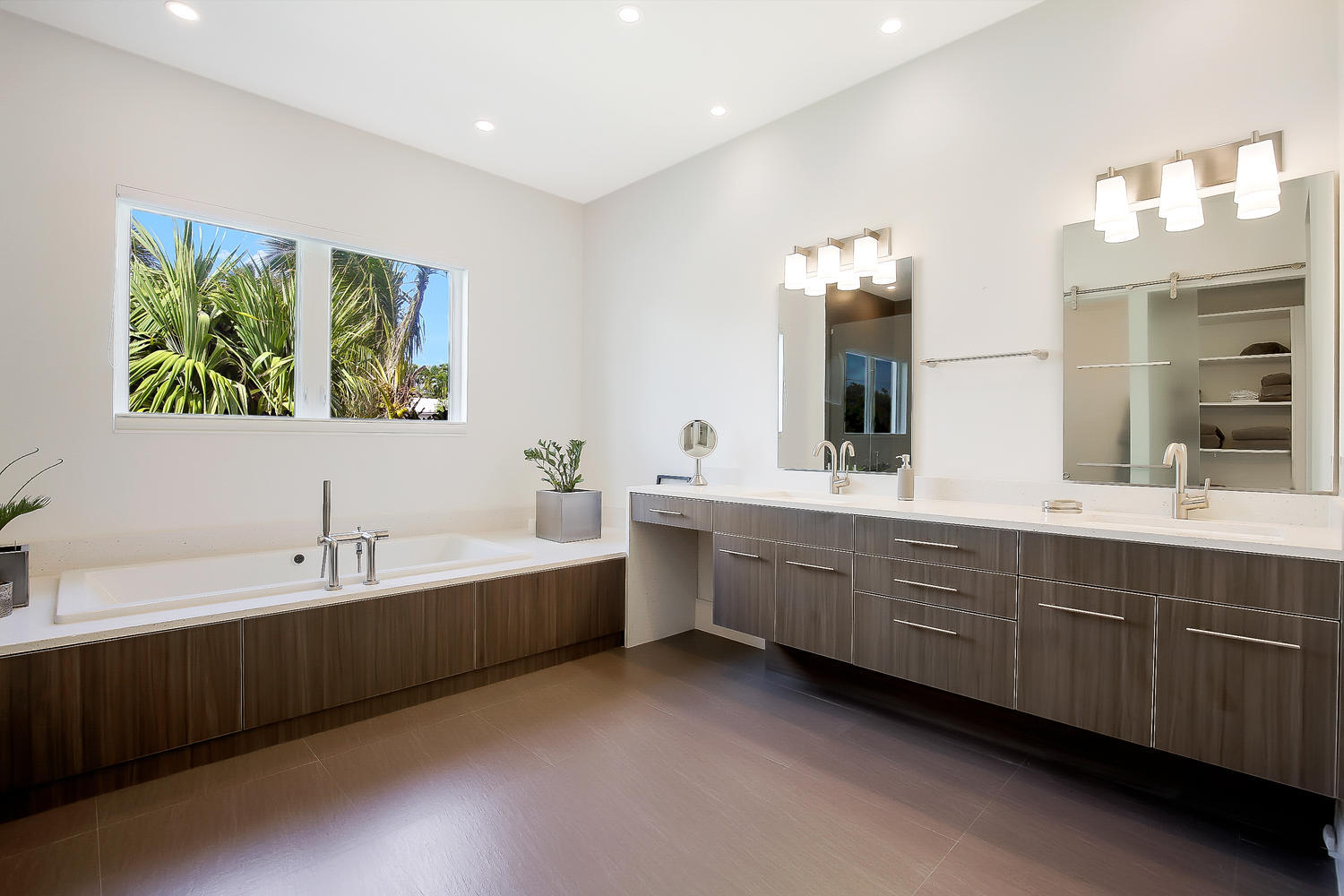 218 Bamboo Road Palm Beach Shores, FL 33404 - Photo 13 of 24 218 Bamboo Rd Palm Beach-large-013-3-Mas