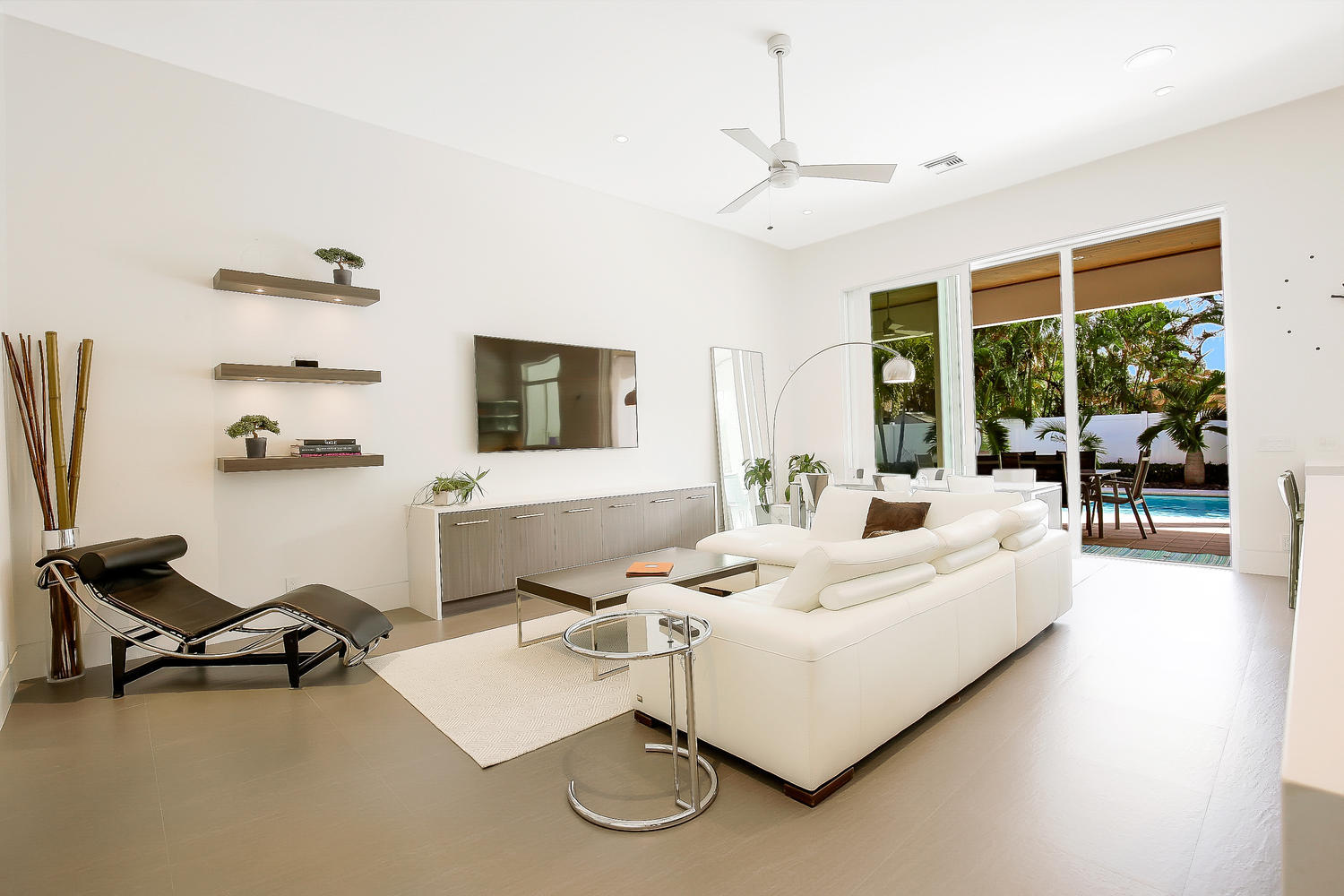 218 Bamboo Road Palm Beach Shores, FL 33404 - Photo 4 of 24 218 Bamboo Rd Palm Beach-large-005-1-Liv