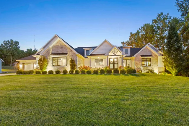 $2,300,000 | 1634 Trinity Ridge Circle, De Pere, WI 54115