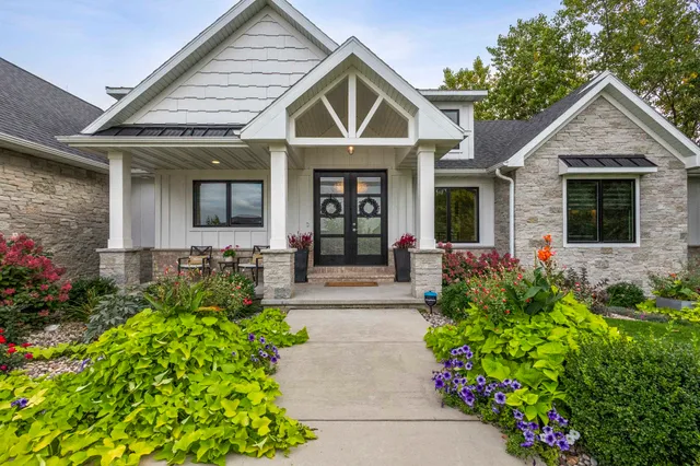 $2,300,000 | 1634 Trinity Ridge Circle, De Pere, WI 54115