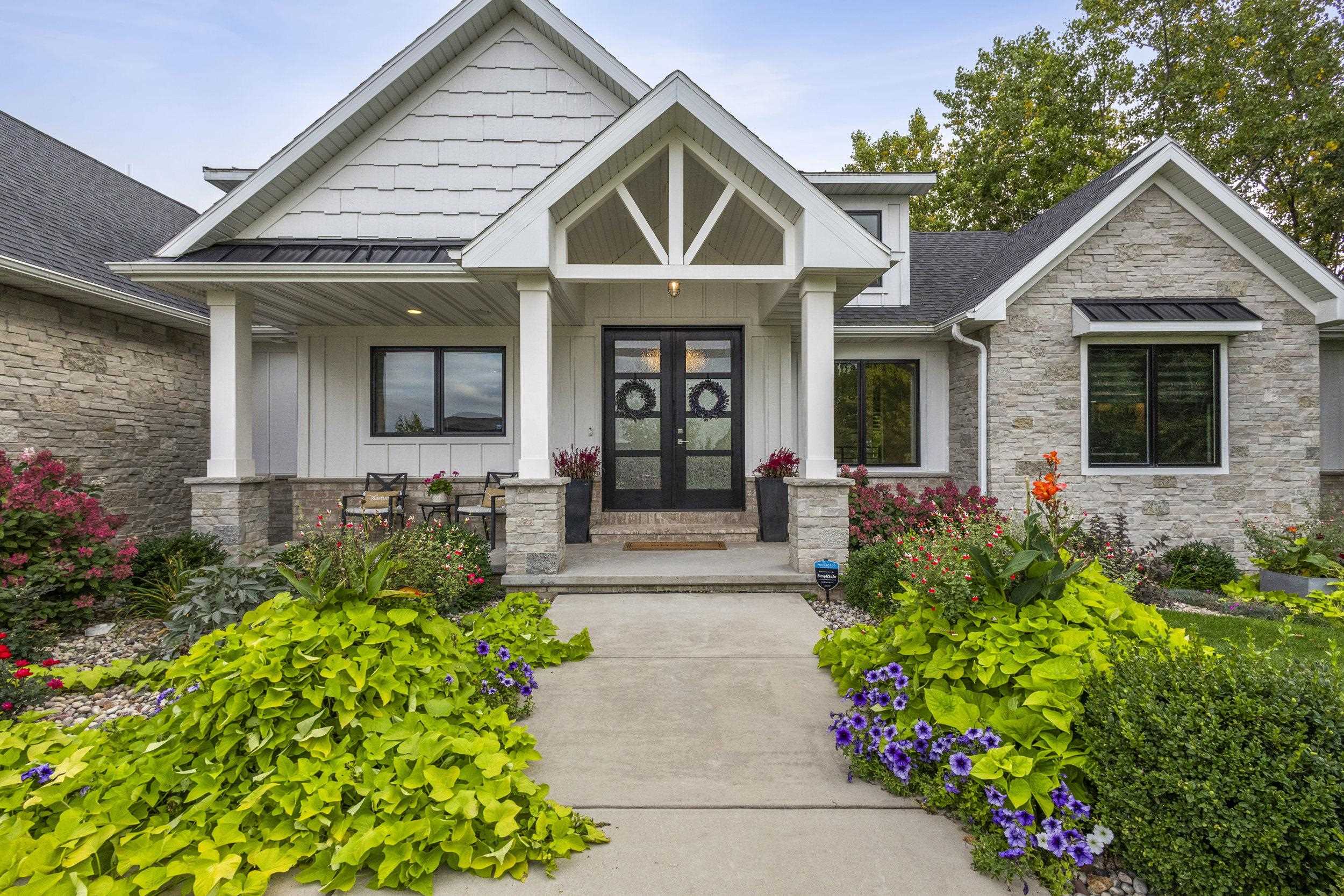 1634 Trinity Ridge Circle De Pere, WI 54115 - Photo 3 of 44