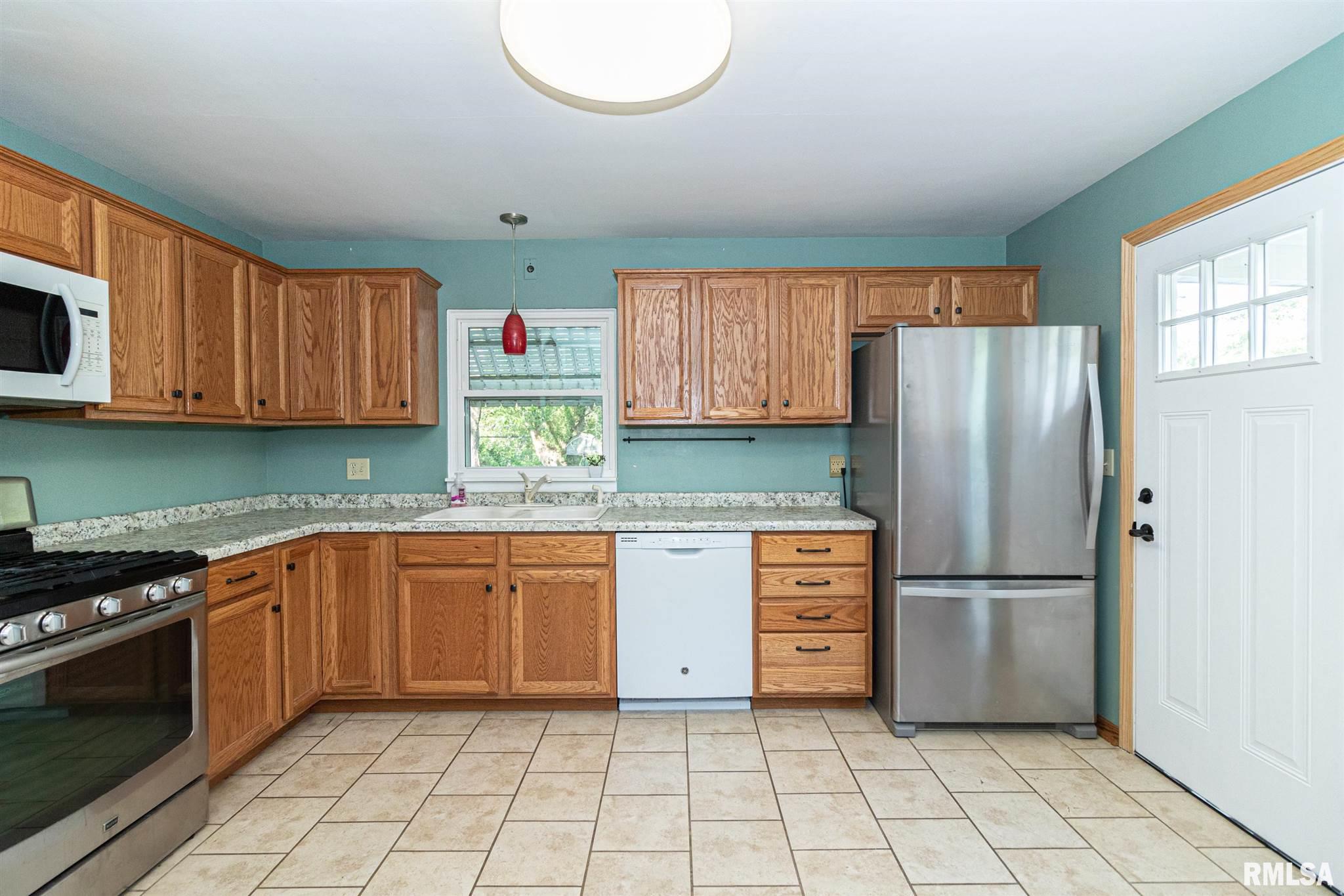 204 Mary Street Washington, IL 61571 - Photo 9 of 27 Gallery Image 9