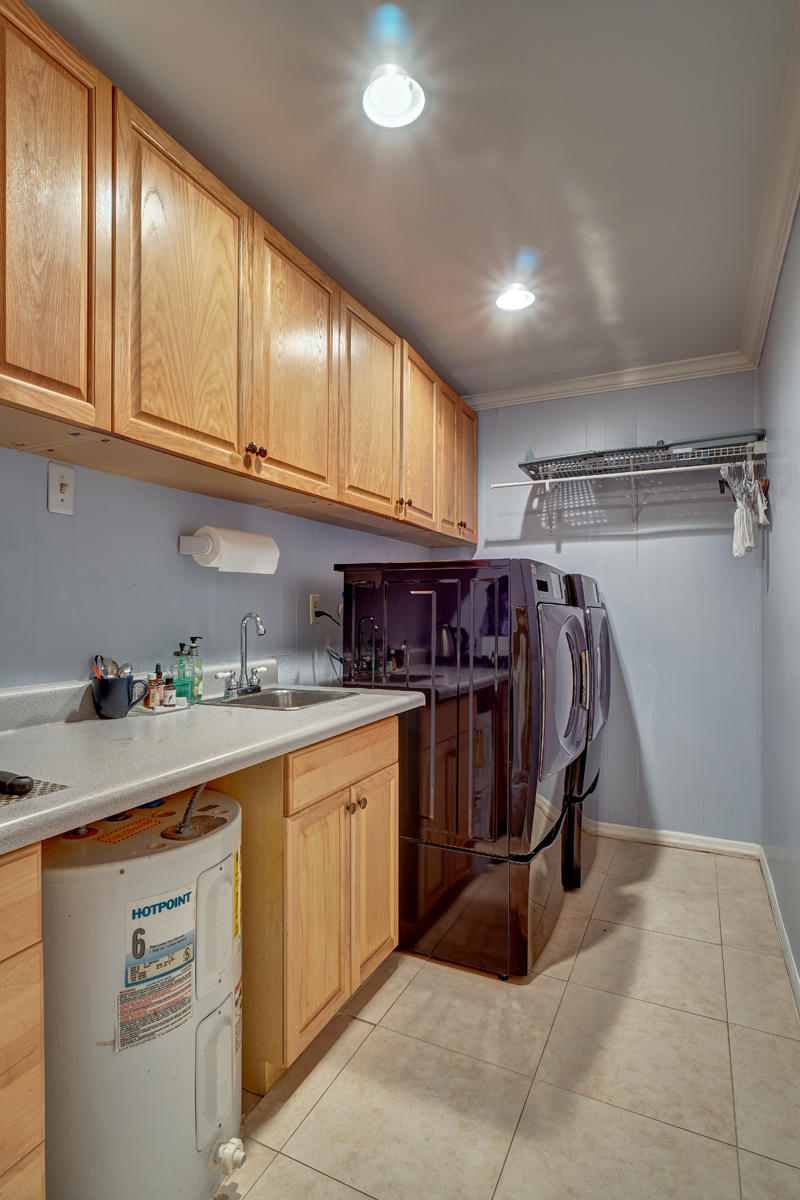 3860 Lone Pine Road Delray Beach, FL 33445 - Photo 23 of 44 laundry room