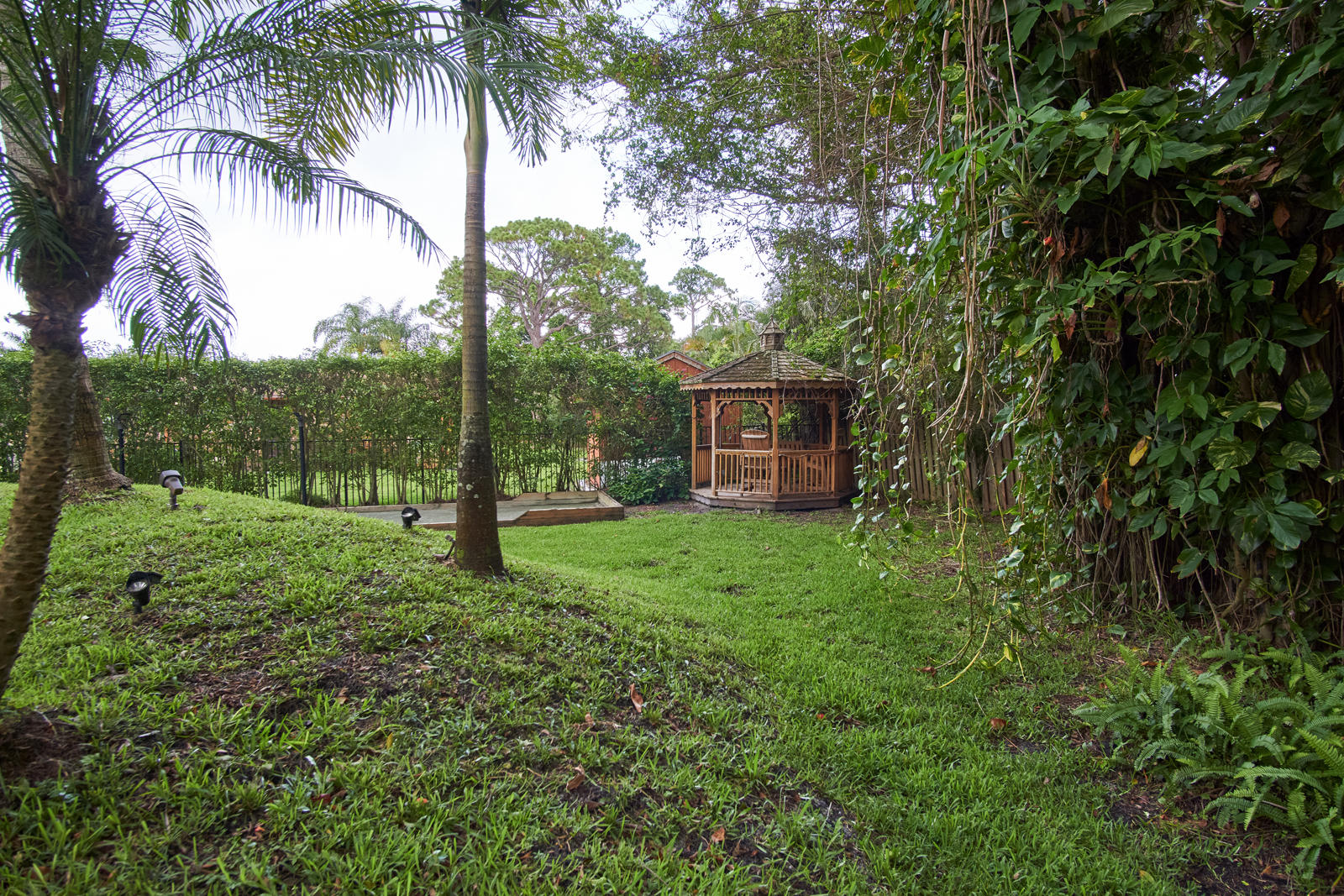 3860 Lone Pine Road Delray Beach, FL 33445 - Photo 30 of 44 Gazebo Bachi and Court