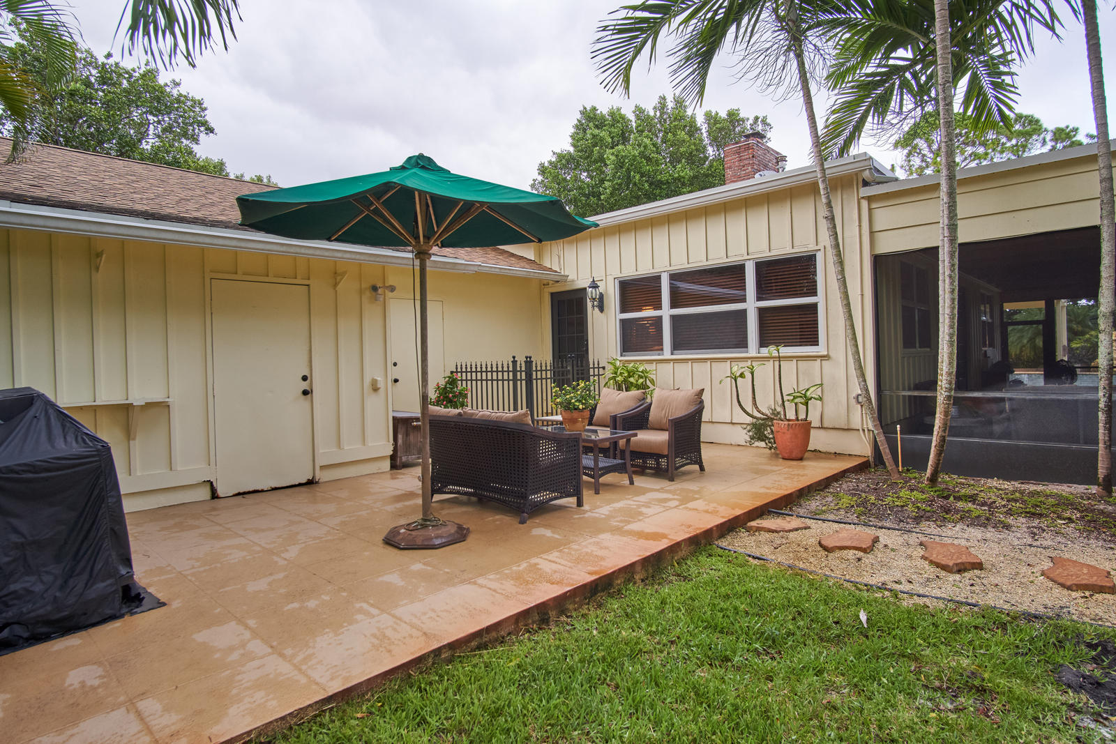 3860 Lone Pine Road Delray Beach, FL 33445 - Photo 31 of 44 outside side patio