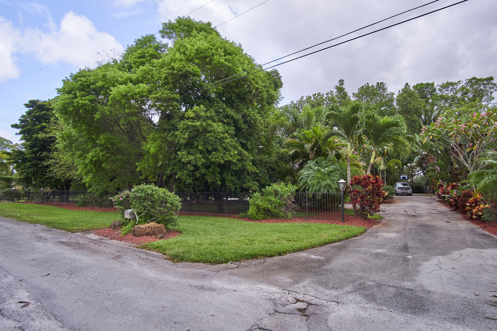 3860 Lone Pine Road Delray Beach, FL 33445 - Photo 36 of 44 Gated front