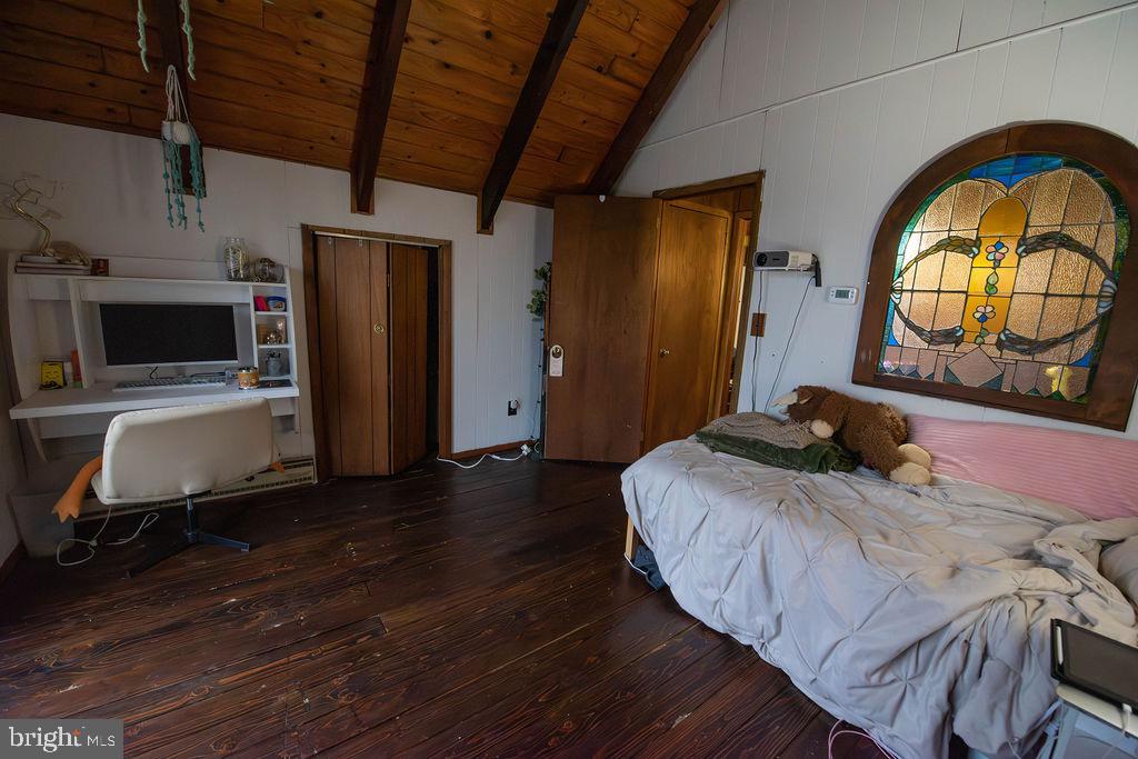 117 Swallow Circle Bushkill, PA 18324 - Photo 41 of 47 a bed room with a bed and a television