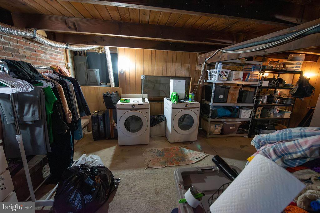 117 Swallow Circle Bushkill, PA 18324 - Photo 43 of 47 a utility room with dryer and washer