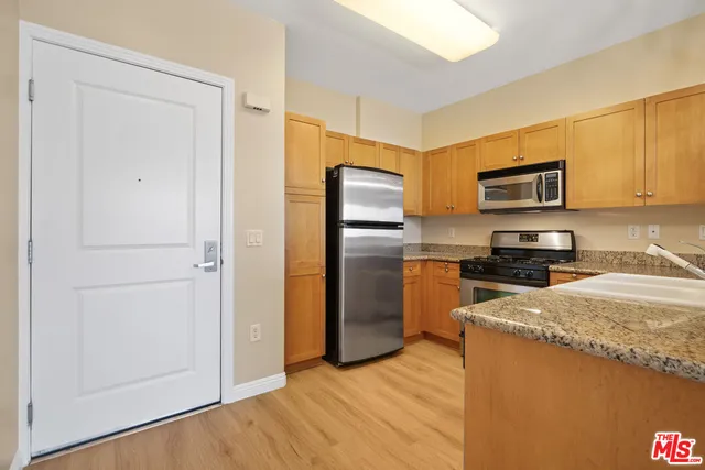 $2,500 | 100 South Alameda Street, Unit 308, Los Angeles, CA 90012