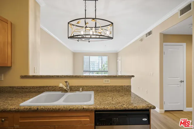 $2,500 | 100 South Alameda Street, Unit 308, Los Angeles, CA 90012