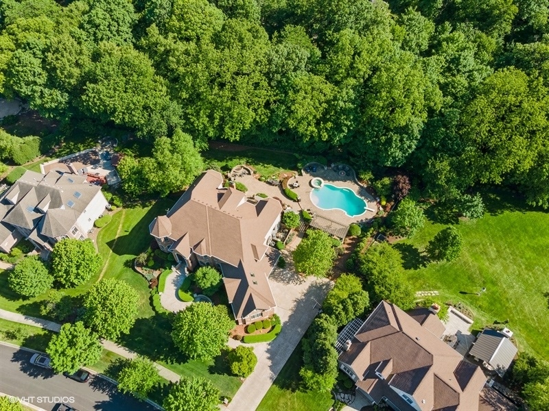 627 Alberosky Way Batavia, IL 60510 - Photo 54 of 73 an aerial view of a house with a yard