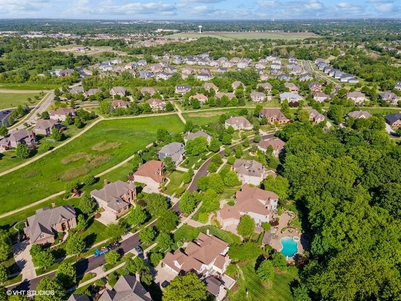 627 Alberosky Way Batavia, IL 60510 - Photo 67 of 73 a view of a city