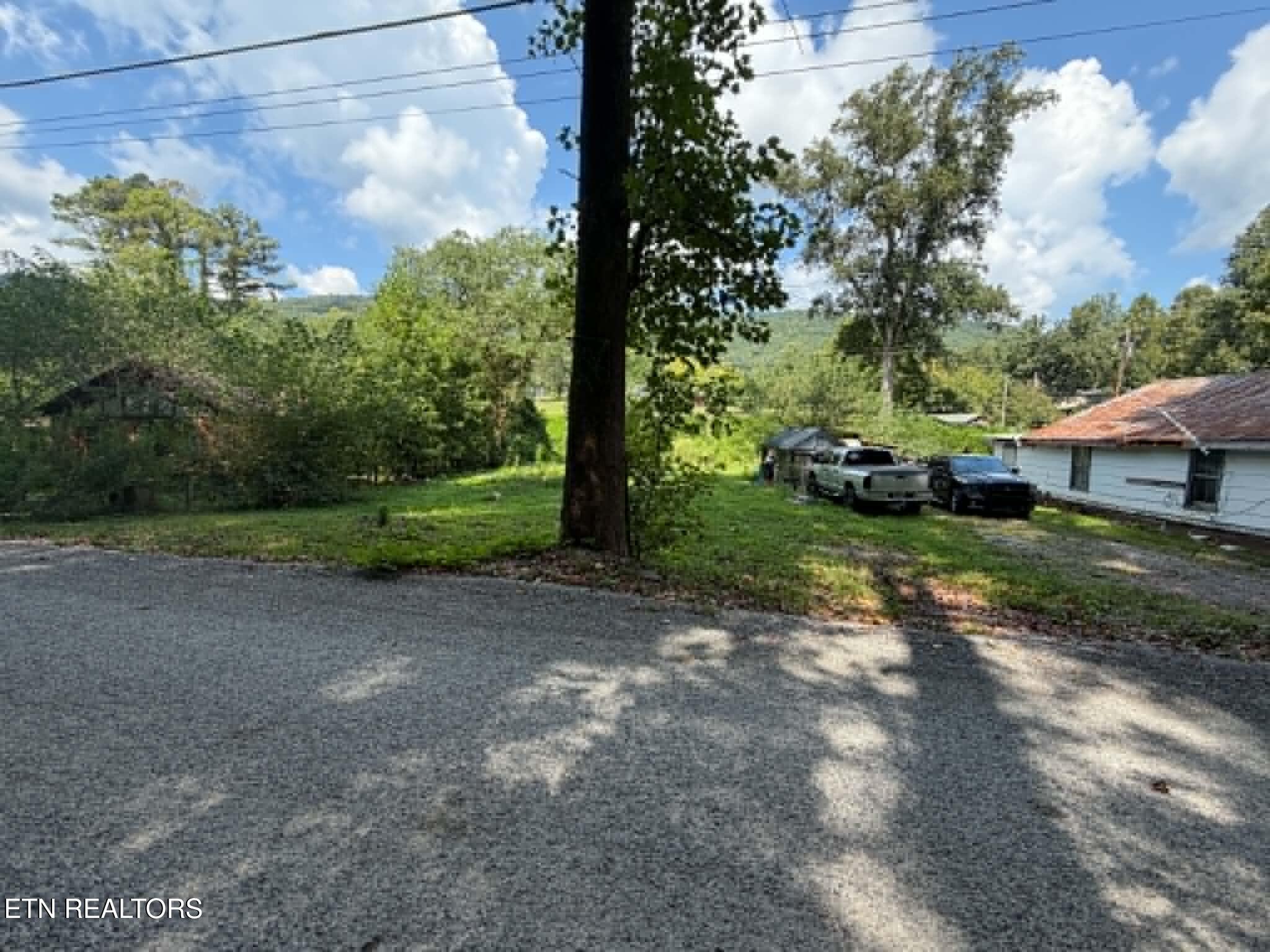 410 Ideal Valley Road Spring City, TN 37381 - Photo 10 of 23 124a9e13-c4ca-41fe-a9a9-e978a4b3087c