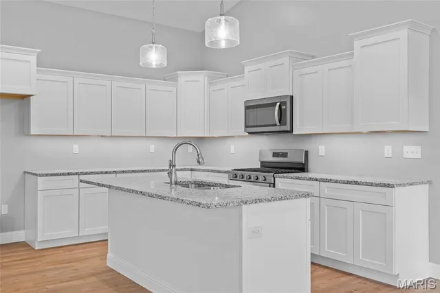 $500,000 | 237 Meridian Oaks Drive, Glen Carbon, IL 62034