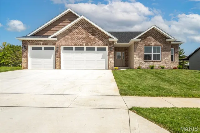 $500,000 | 237 Meridian Oaks Drive, Glen Carbon, IL 62034