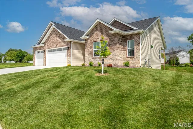 $500,000 | 237 Meridian Oaks Drive, Glen Carbon, IL 62034