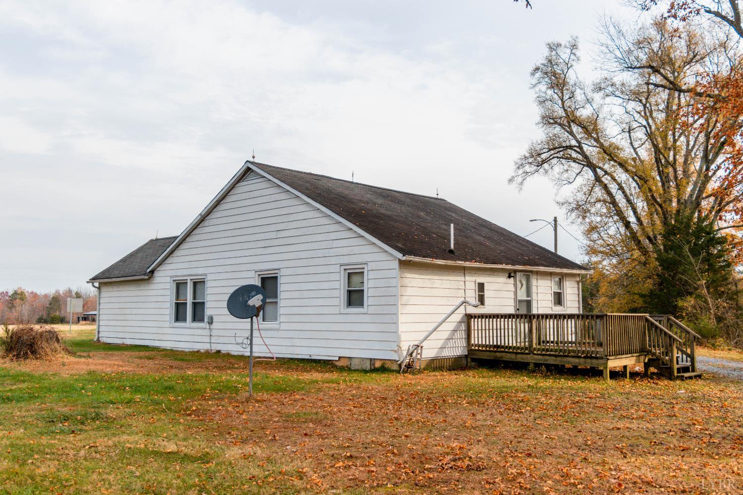 1089 Straightstone Road Gretna, VA 24557 - Photo 12 of 26 a backyard of a house