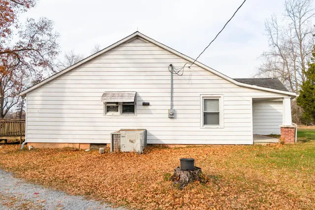 a view of a house with a yard and garage