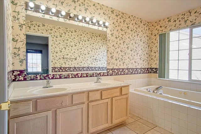 $420,000 | 1731 Redwood Lane, McHenry, IL 60051