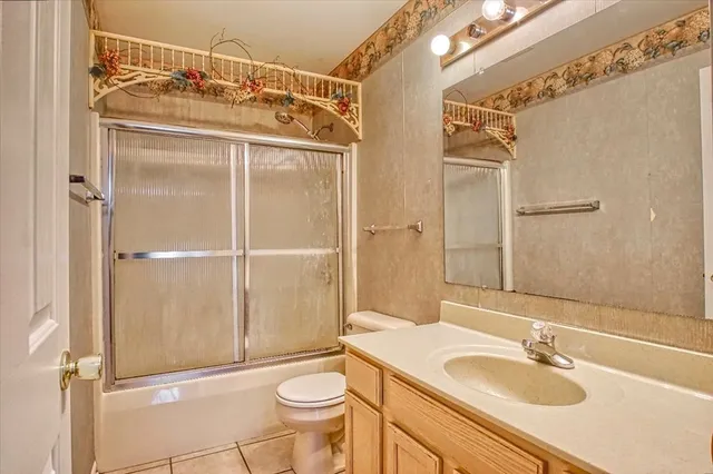 $420,000 | 1731 Redwood Lane, McHenry, IL 60051