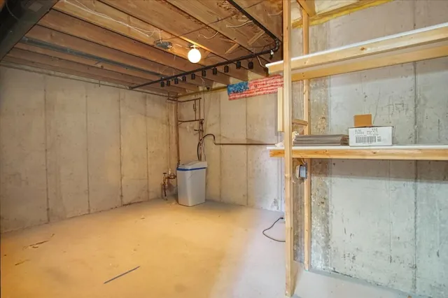 $420,000 | 1731 Redwood Lane, McHenry, IL 60051