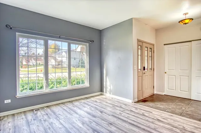 $420,000 | 1731 Redwood Lane, McHenry, IL 60051