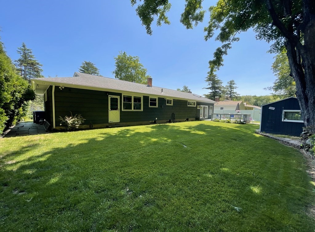112 Ellendale Circle Springfield, MA 01128 - Photo 4 of 22 a view of a house with a yard
