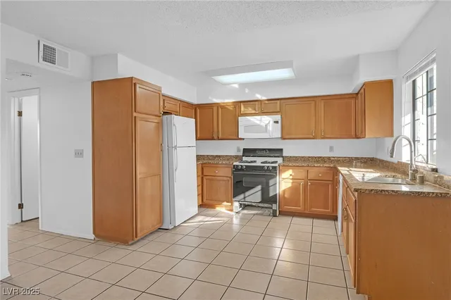 $1,350 | 7030 Burcot Avenue, Unit F108, Las Vegas, NV 89156