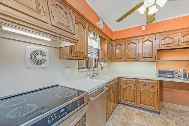 $699,990 | 10 Roxbury Street, Farmingdale, NY 11735