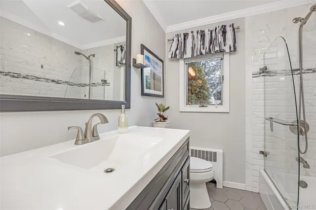 $699,990 | 10 Roxbury Street, Farmingdale, NY 11735