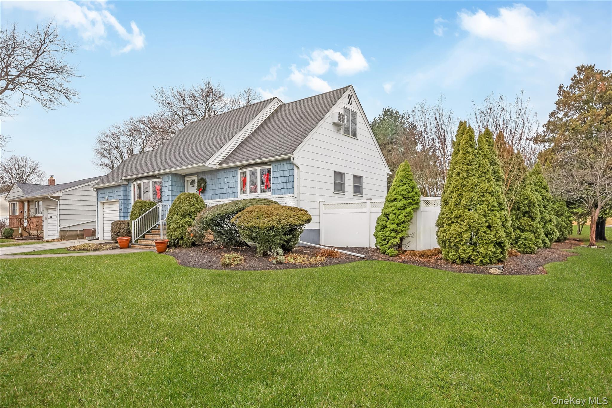 10 Roxbury Street Farmingdale, NY 11735 - Photo 2 of 25 a view of a house with backyard and garden