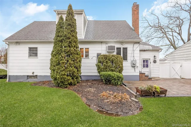 $699,990 | 10 Roxbury Street, Farmingdale, NY 11735