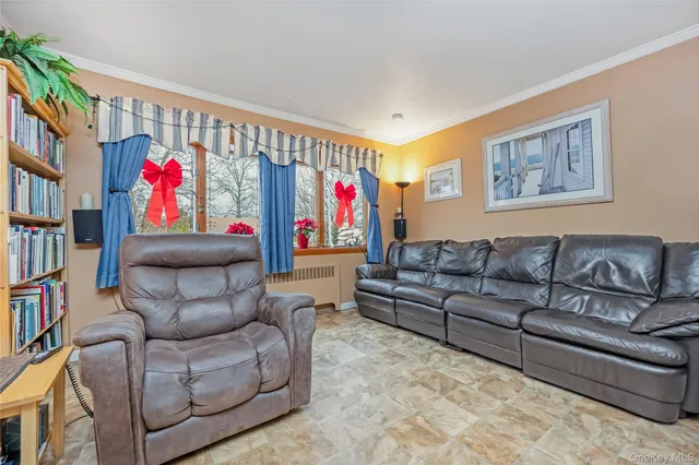 $699,990 | 10 Roxbury Street, Farmingdale, NY 11735