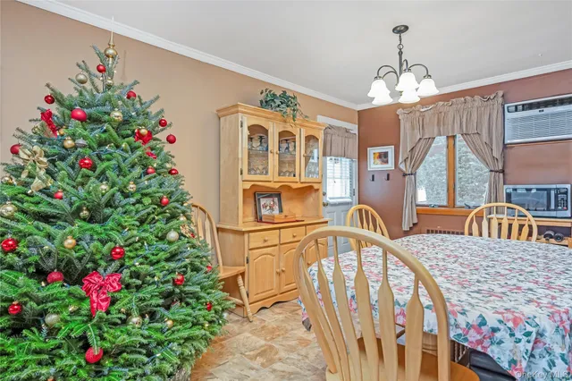 $699,990 | 10 Roxbury Street, Farmingdale, NY 11735