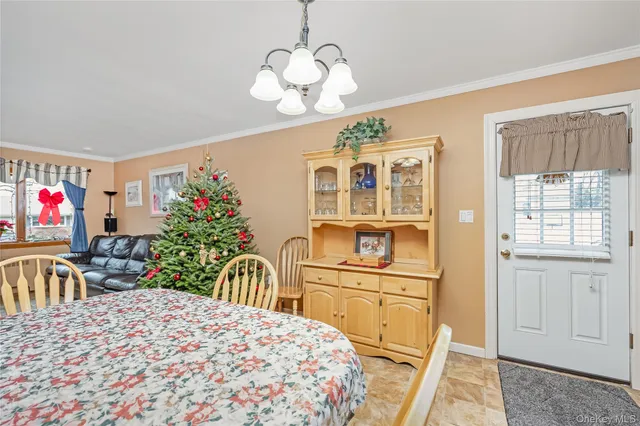 $699,990 | 10 Roxbury Street, Farmingdale, NY 11735