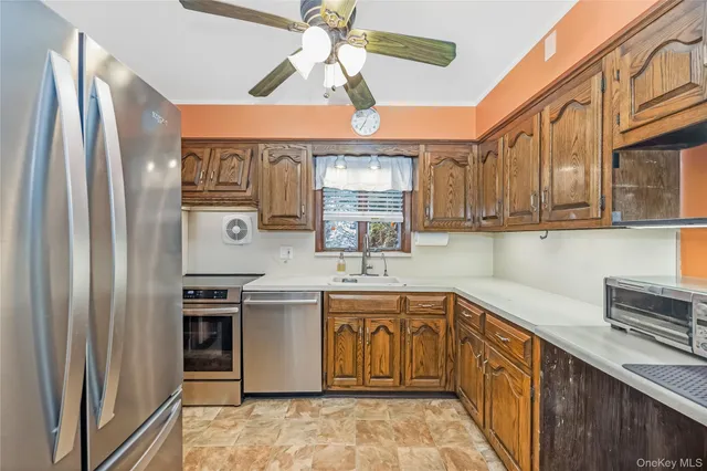 $699,990 | 10 Roxbury Street, Farmingdale, NY 11735